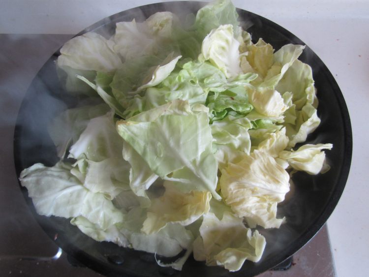 腊肉炒手撕包菜#本味步骤5