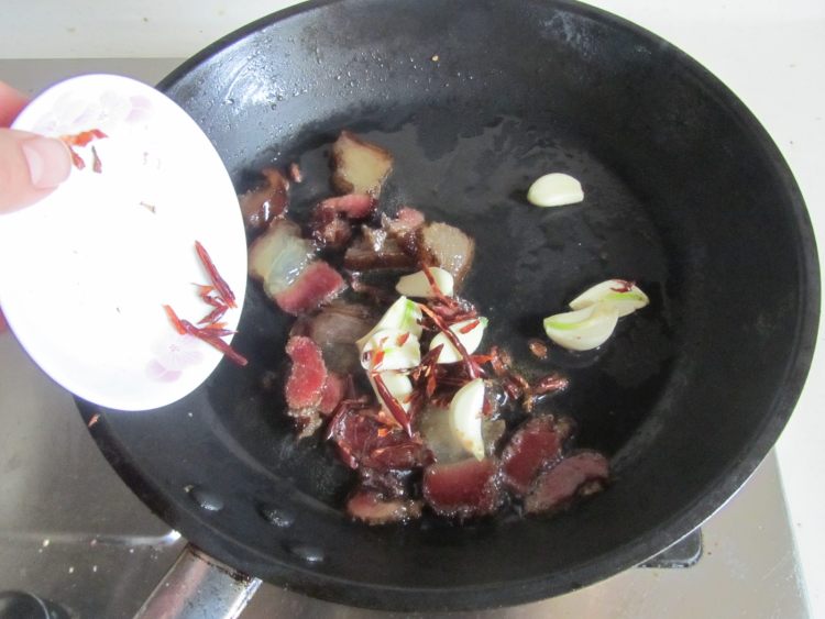 腊肉炒手撕包菜#本味步骤4