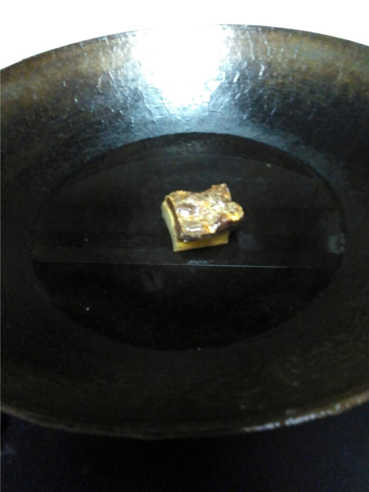 蒜薹炒腊肉#本味家乡步骤2