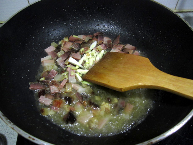 蔫豆角炒腊肉#本味家步骤9