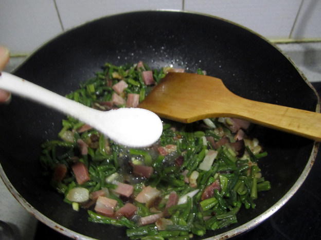 蔫豆角炒腊肉#本味家步骤10