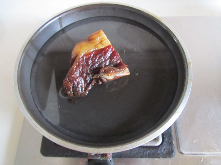 土豆蒸腊肉步骤2