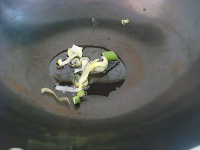 腊肉炒绿豆芽步骤4