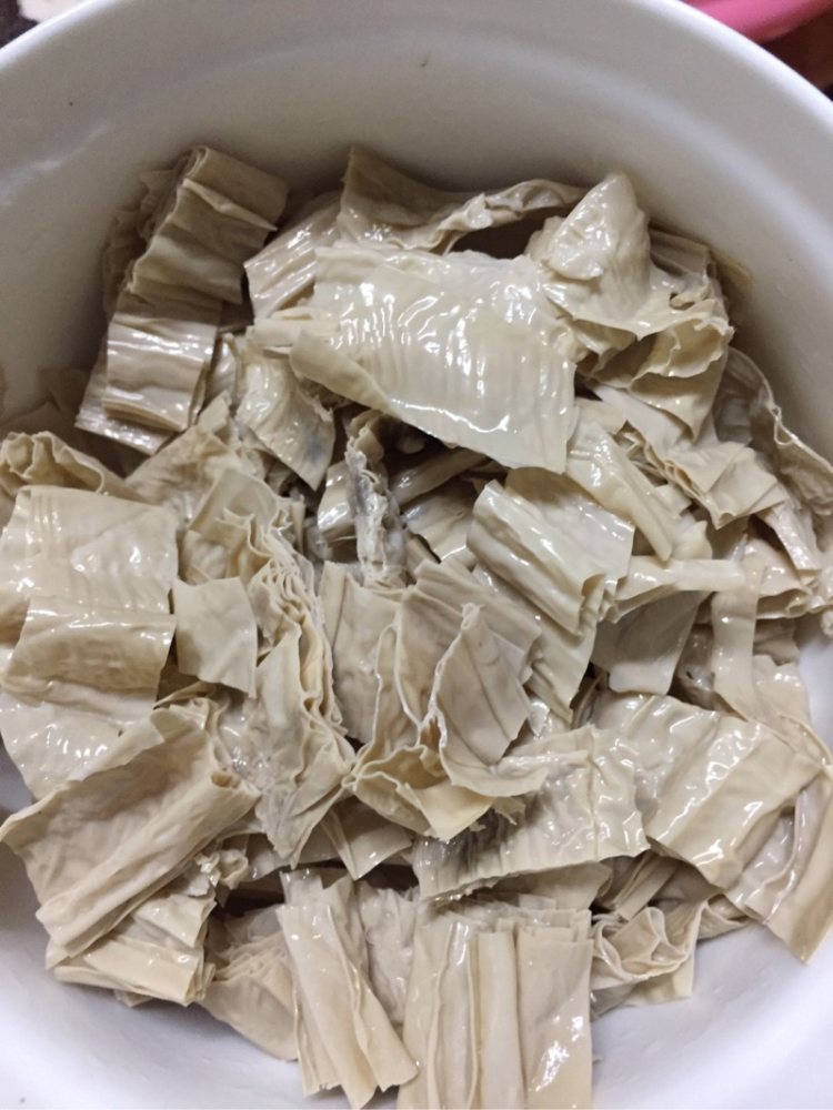 腐竹炒腊肉步骤2