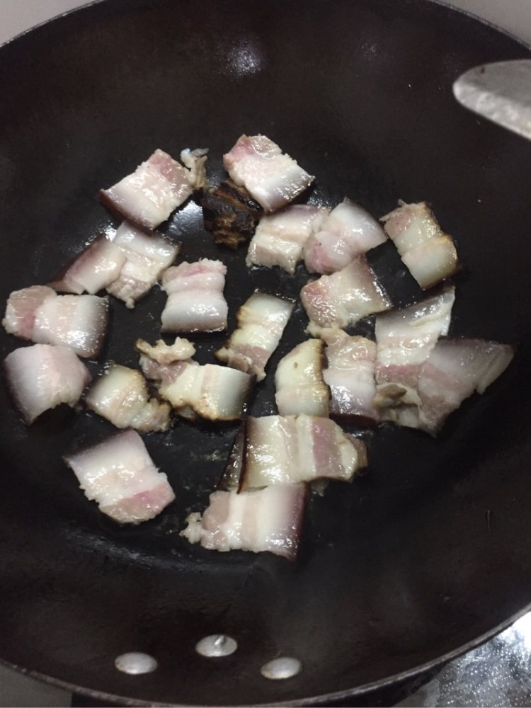 腐竹炒腊肉步骤3