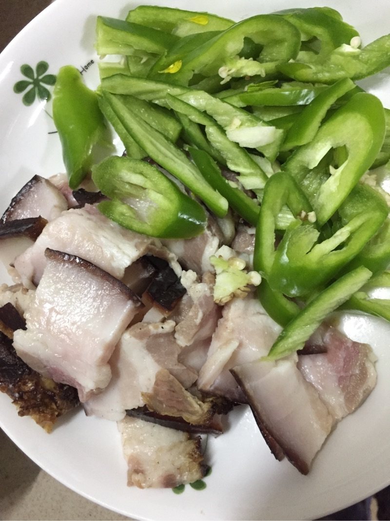 腐竹炒腊肉步骤1