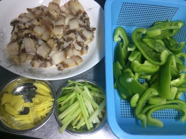 菜掓炒腊肉步骤1