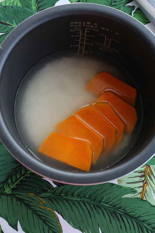 腊肉南瓜焖饭（电饭锅步骤2
