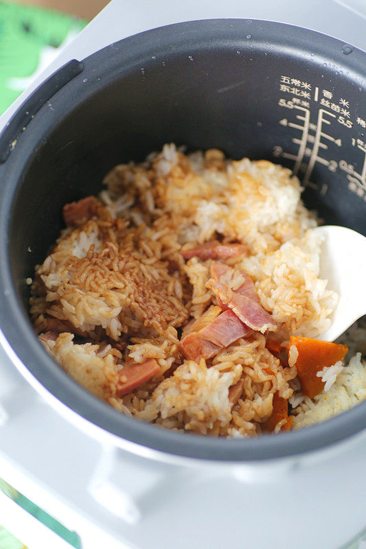 腊肉南瓜焖饭（电饭锅步骤6