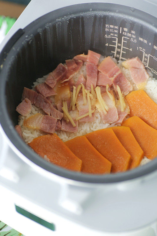腊肉南瓜焖饭（电饭锅步骤5