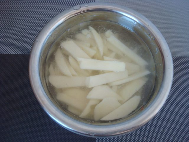 腊肉干锅土豆豆角步骤4