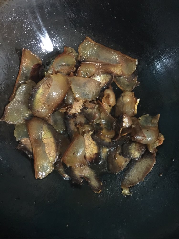 闭风儿菜炒腊肉步骤2