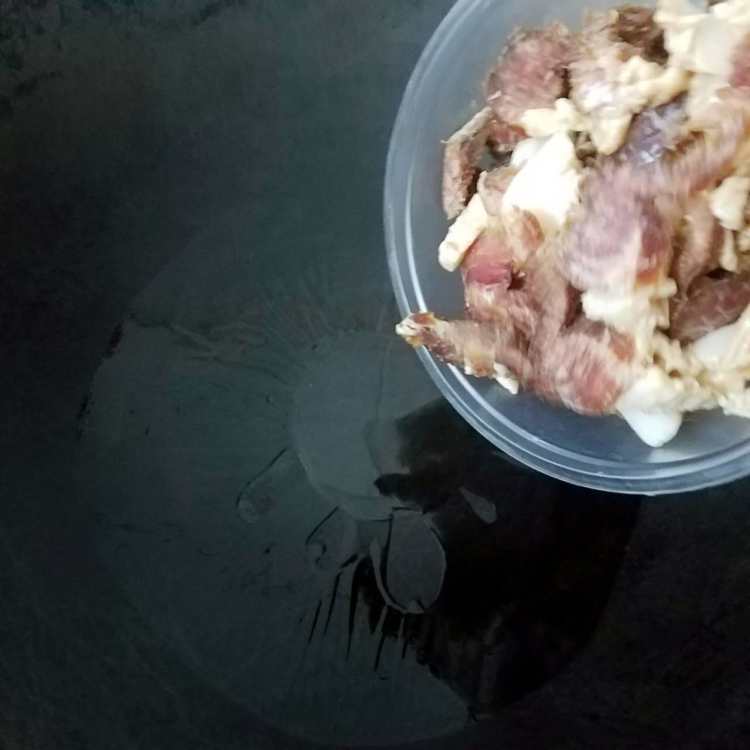 芥兰炒腊肉步骤3
