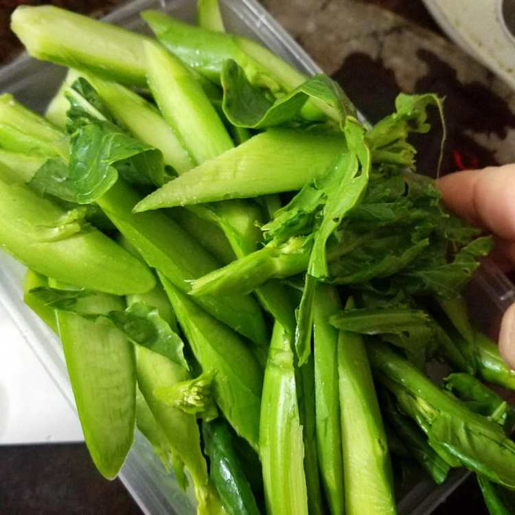 芥兰炒腊肉步骤2