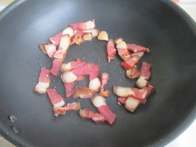 腊肉烧豆芽步骤4