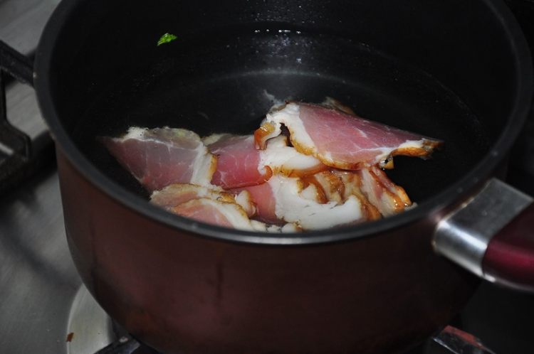四川腊肉炒甘蓝步骤3