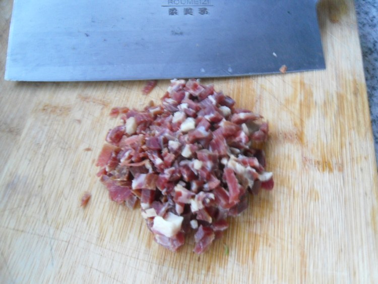 腊肉蛋炒饭步骤2
