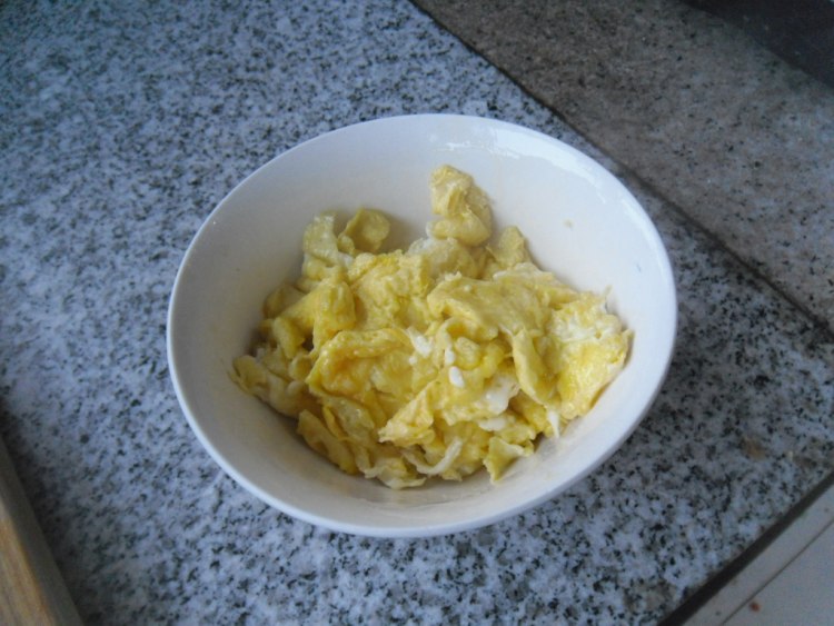 腊肉蛋炒饭步骤5