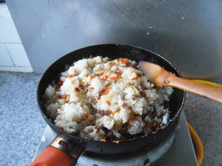 腊肉蛋炒饭步骤9