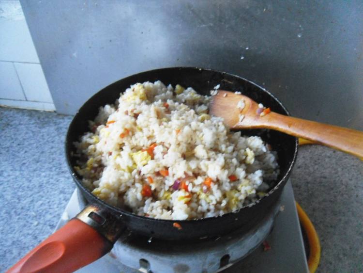 腊肉蛋炒饭步骤11