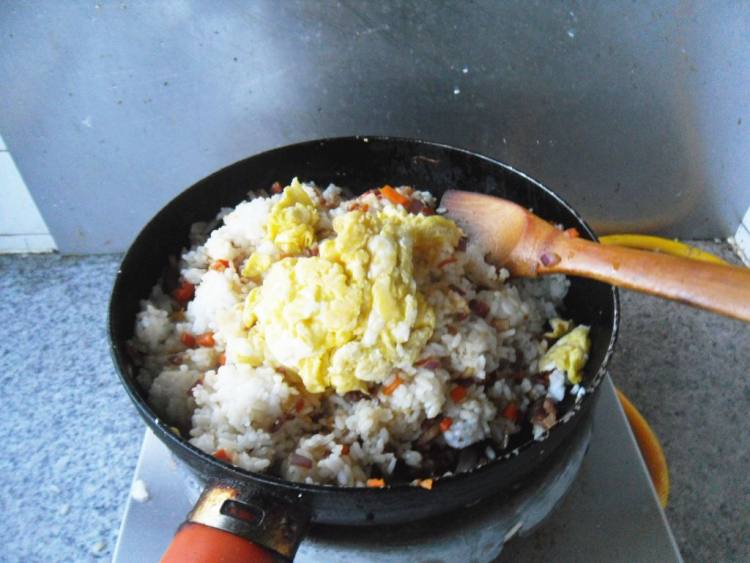 腊肉蛋炒饭步骤10