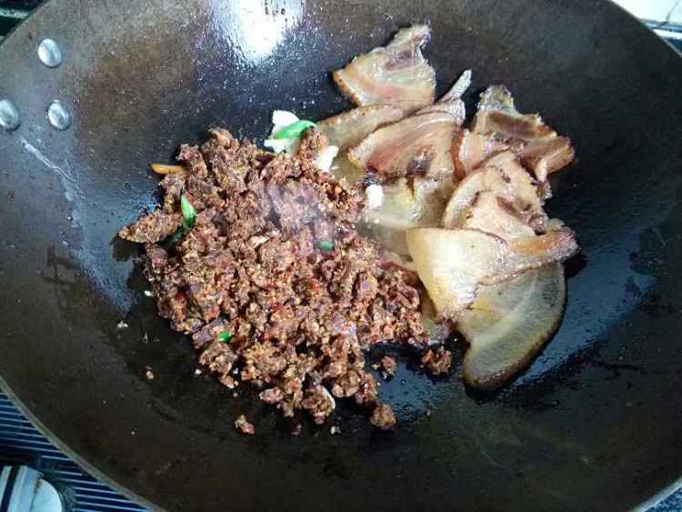 豆干炒腊肉步骤7