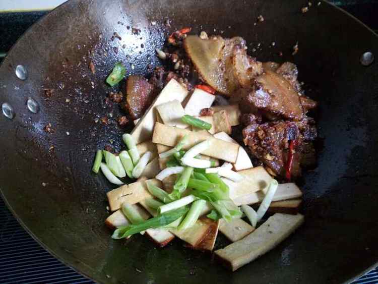 豆干炒腊肉步骤9