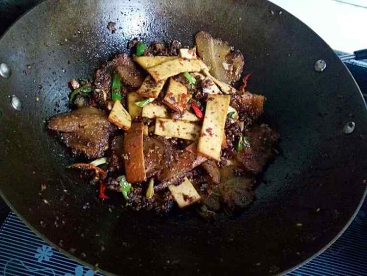 豆干炒腊肉步骤10