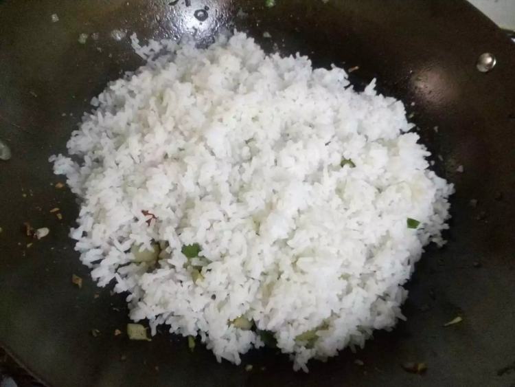 铁锅焖饭步骤10