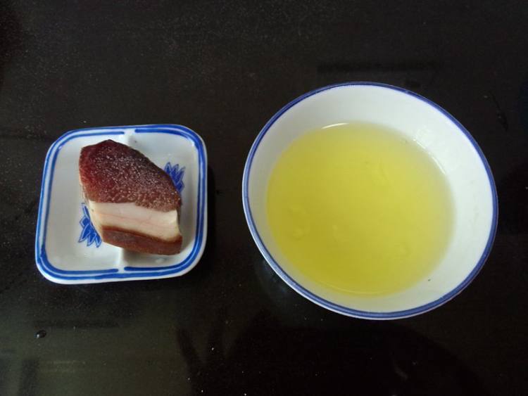 腊肉炒蛋白步骤1