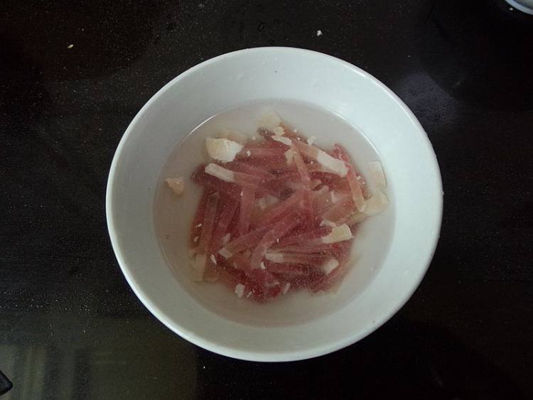 腊肉炒蛋白步骤2