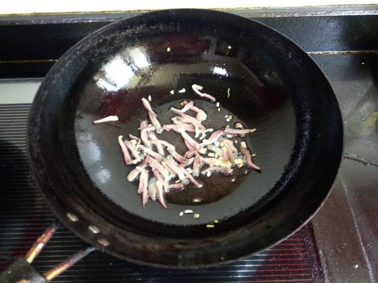 腊肉炒蛋白步骤4