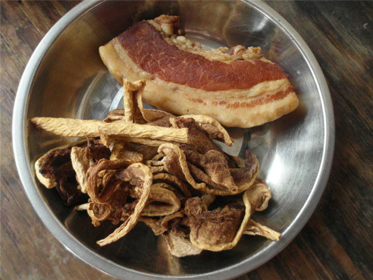 萝卜干炒腊肉步骤1