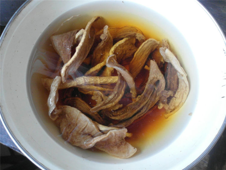 萝卜干炒腊肉步骤2