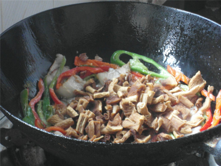 萝卜干炒腊肉步骤8