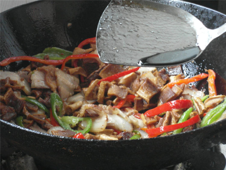 萝卜干炒腊肉步骤10