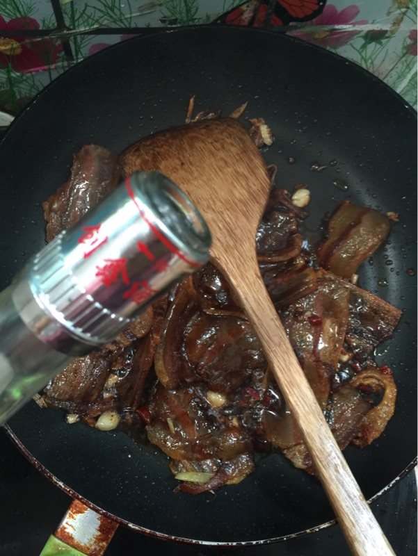 豇豆炒腊肉步骤7