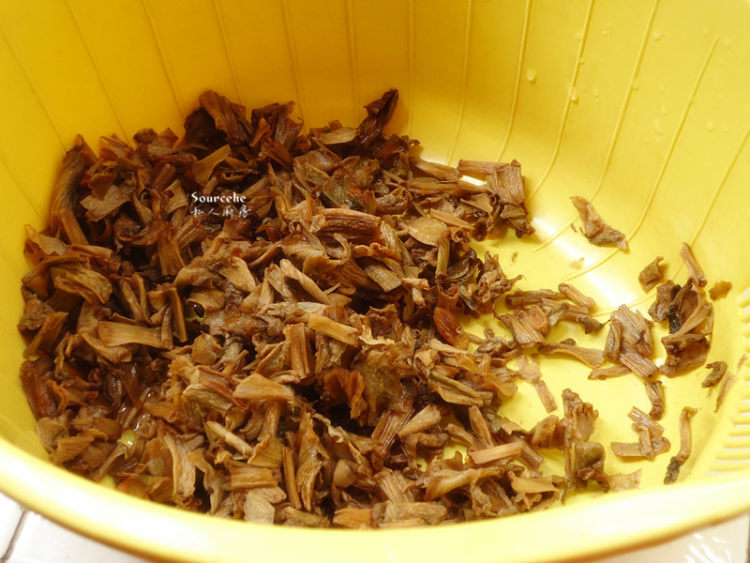 芋茎干炒腊肉步骤1