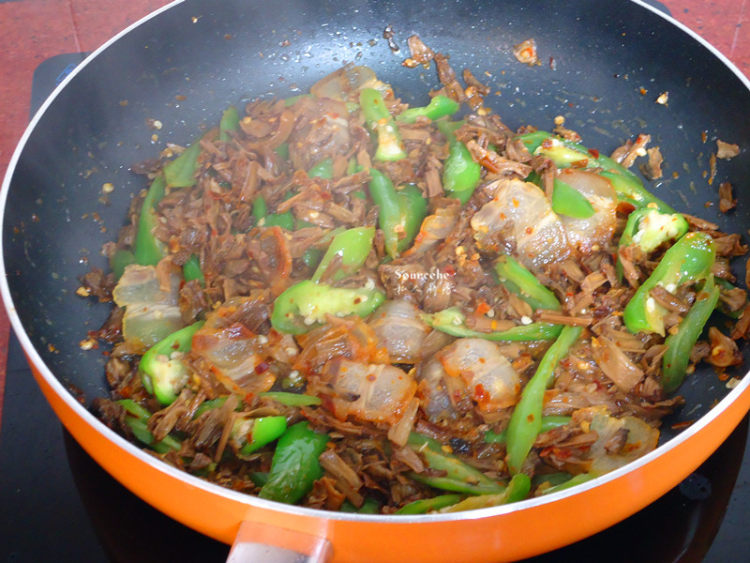 芋茎干炒腊肉步骤8
