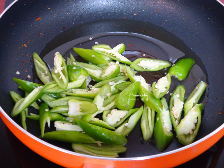 芋茎干炒腊肉步骤6