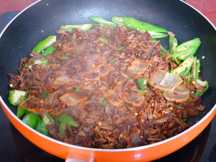 芋茎干炒腊肉步骤7