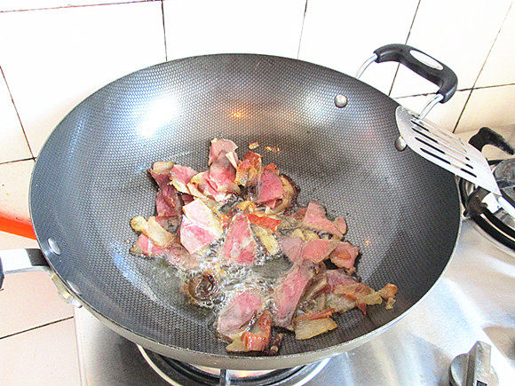鲜竹笋炒腊肉步骤5