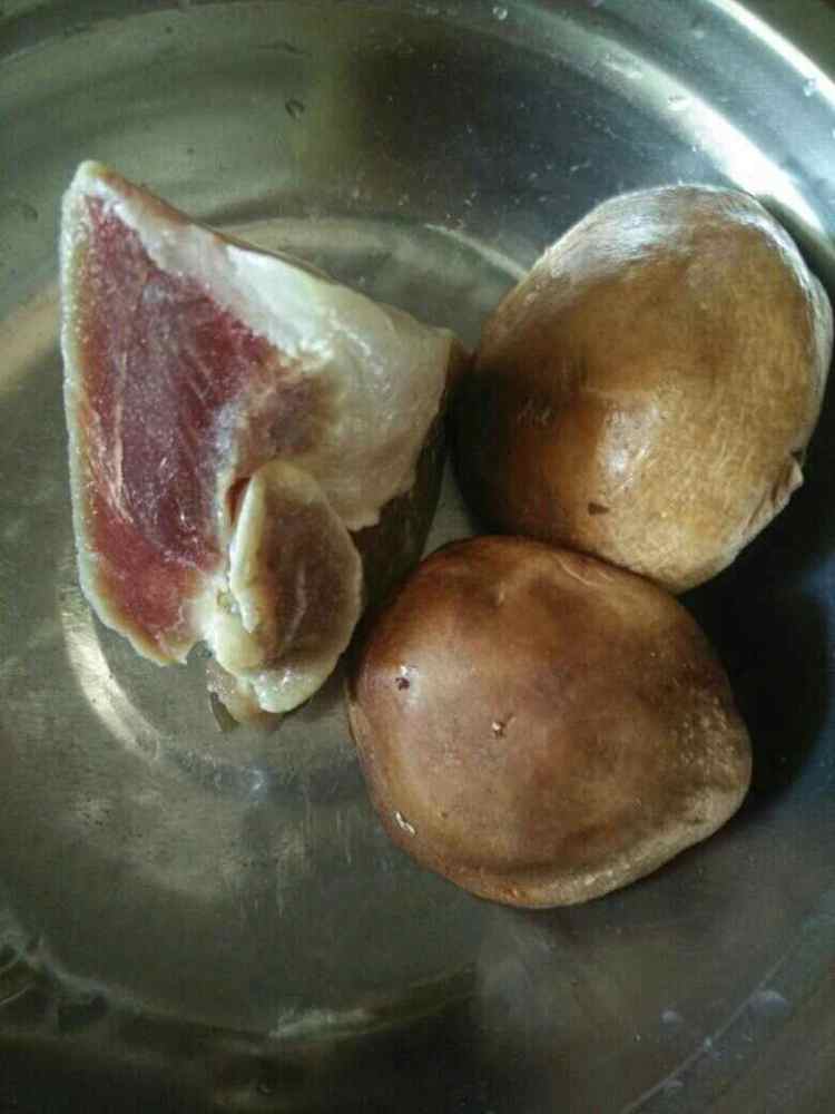 腊肉香菇粽步骤1