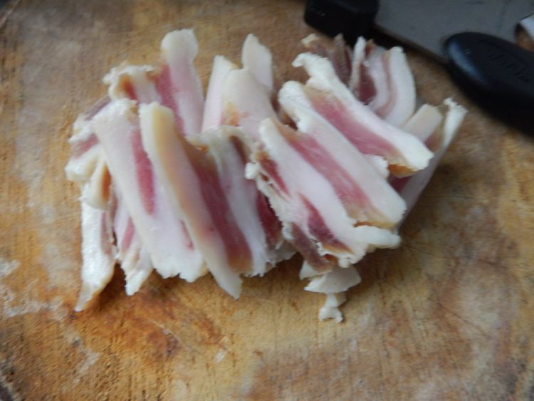 包菜炒腊肉步骤3