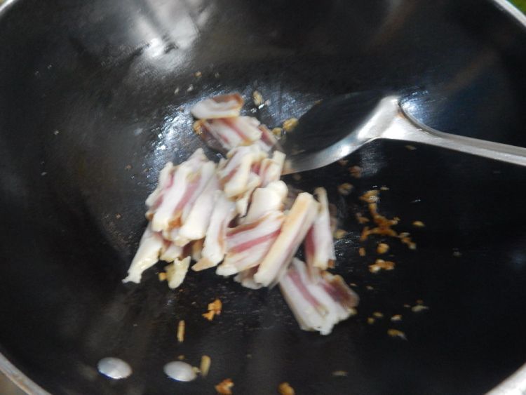 包菜炒腊肉步骤4