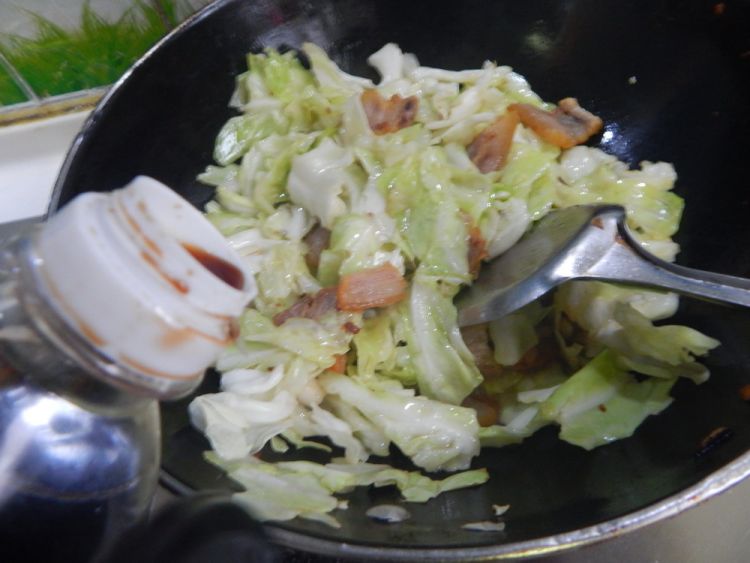 包菜炒腊肉步骤8