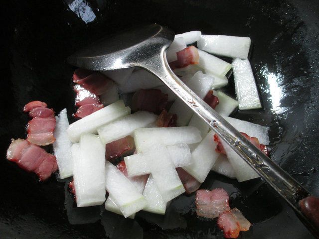 腊肉烩冬瓜步骤3