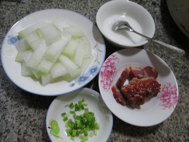 腊肉烩冬瓜步骤1