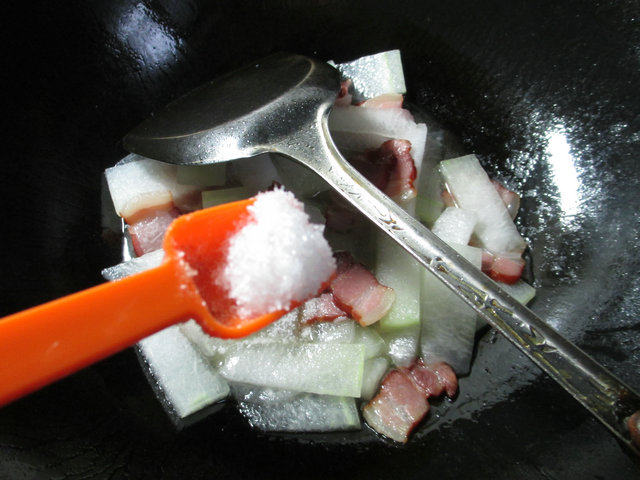 腊肉烩冬瓜步骤7