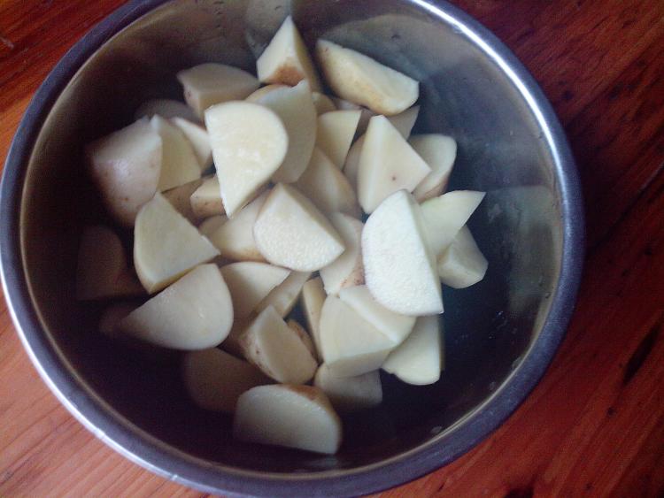 腊肉烧土豆#新鲜从这步骤3